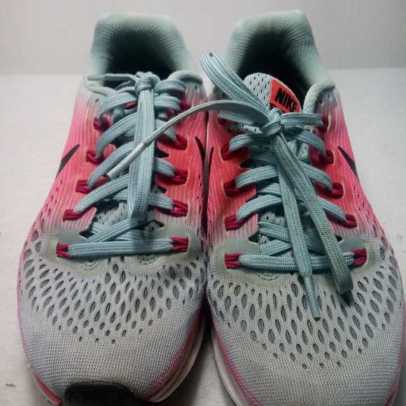 NIKE zoom sneakers. - Picture 3 of 7